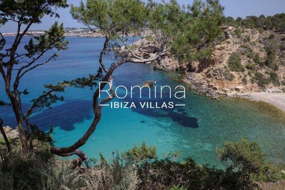 RA 304-04 Moli Beach