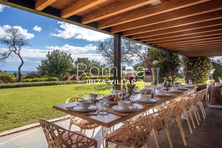 Exterior terrace dining table 4