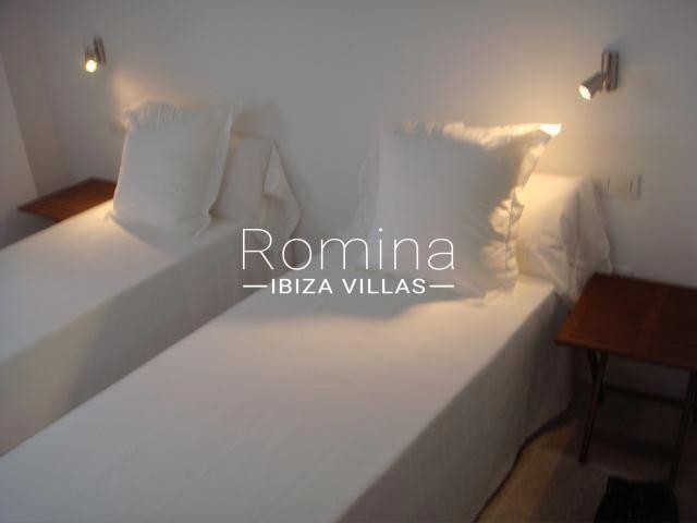 7 RV5084-01 romina ibiza villas & co.jpg