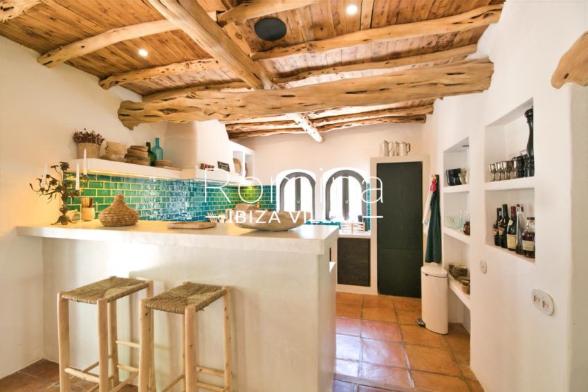 romina-ibiza-villas-ra-301-7-cuisine 1