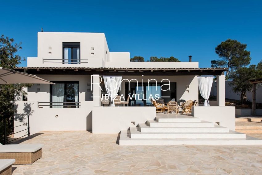 romina-ibiza-villas-ra-300-casa frontal