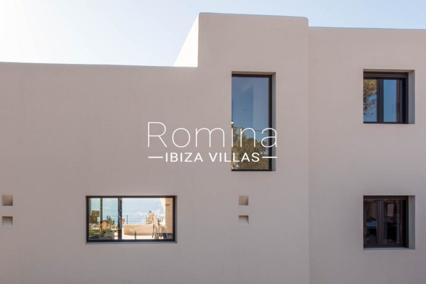 romina-ibiza-villas-ra-300-casa por detras 2