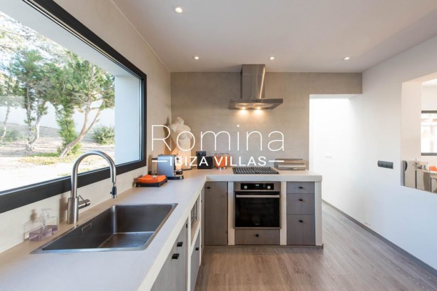 romina-ibiza-villas-ra-300-cuisine