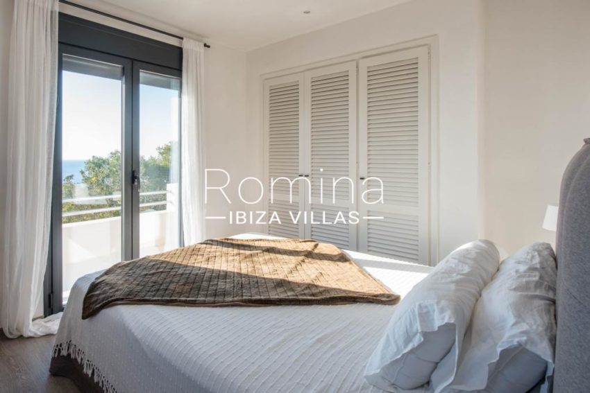 romina-ibiza-villas-ra-300-dormitorio-3