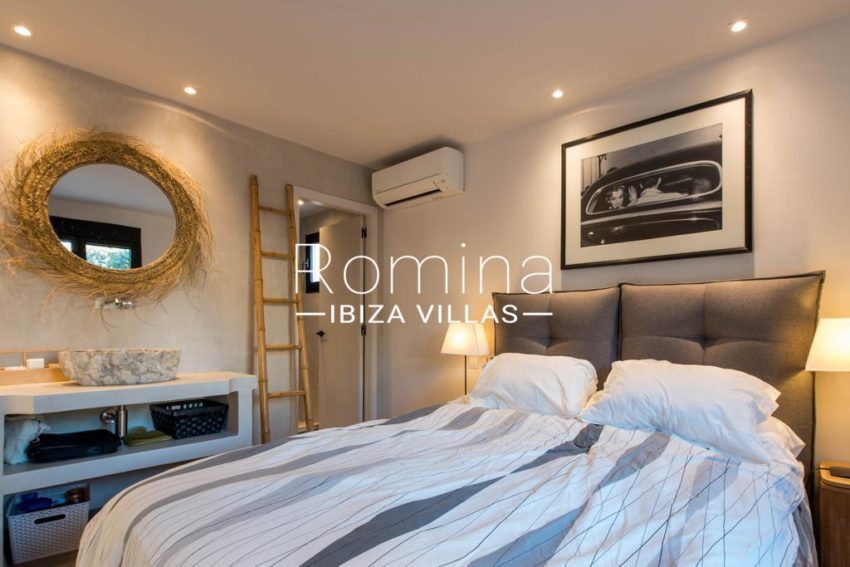 romina-ibiza-villas-ra-300-dormitorio