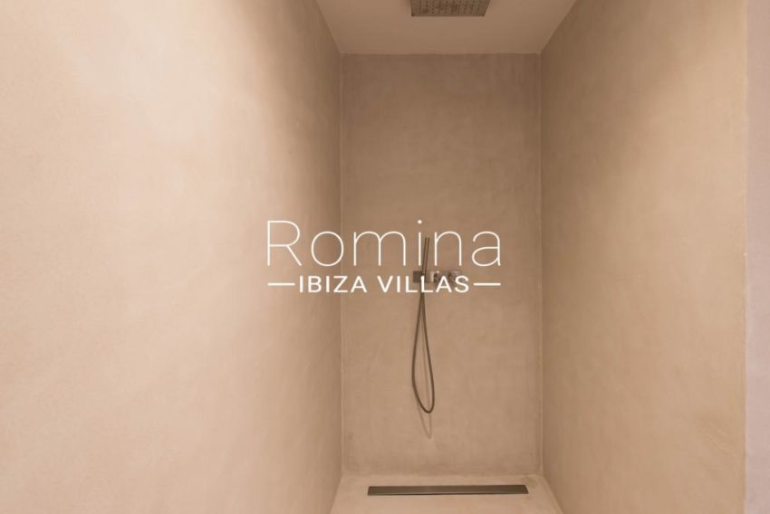 romina-ibiza-villas-ra-300-ducha