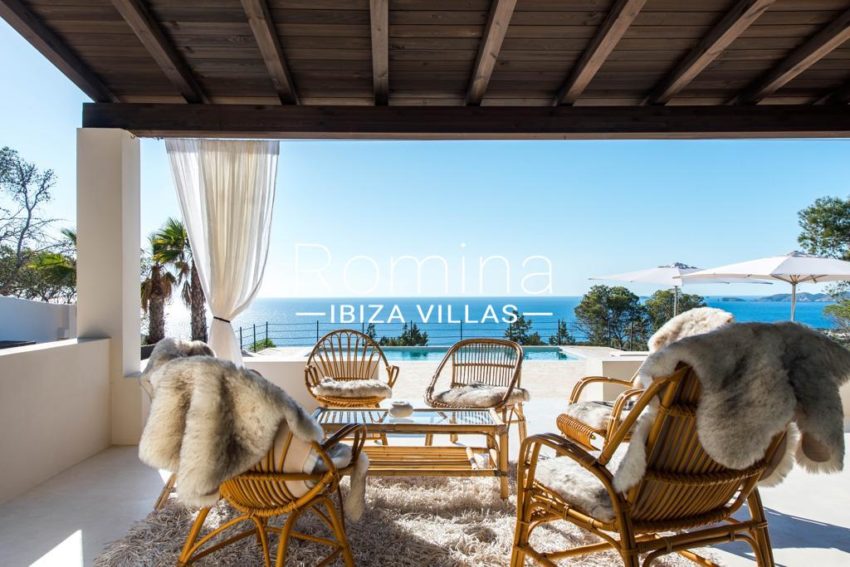 romina-ibiza-villas-ra-300-salon piscine