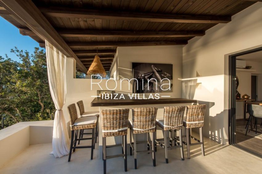 romina-ibiza-villas-ra-300-terrasa salon