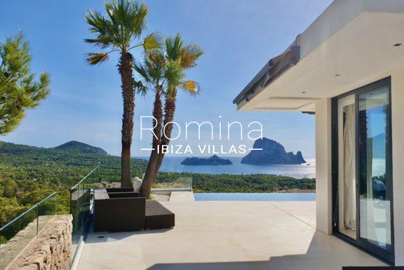 RV5113-104 Villa Infinity