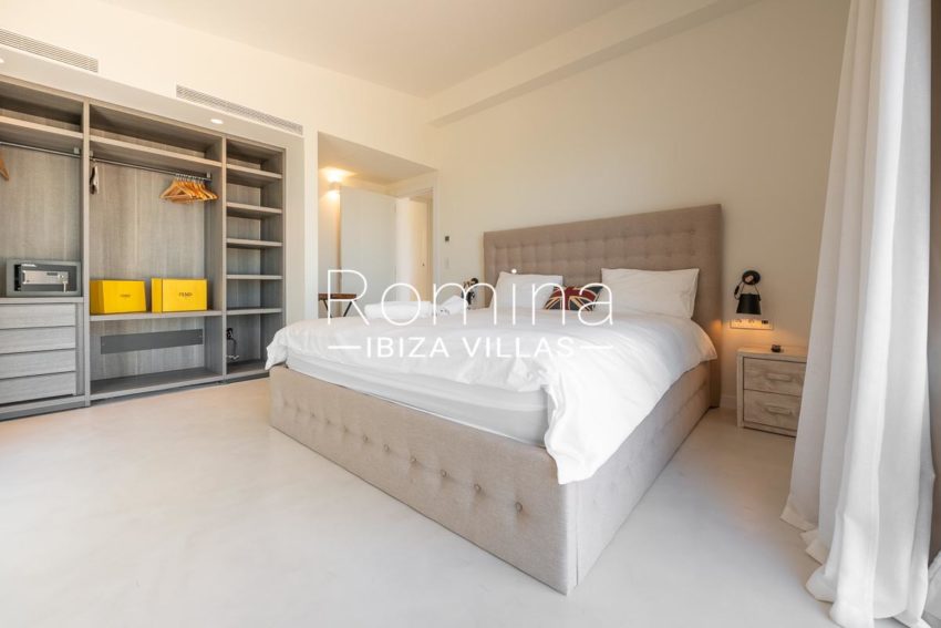 3.9.1 ROMINA IBIZA VILLAS VILLA MARTINET RV5120-38