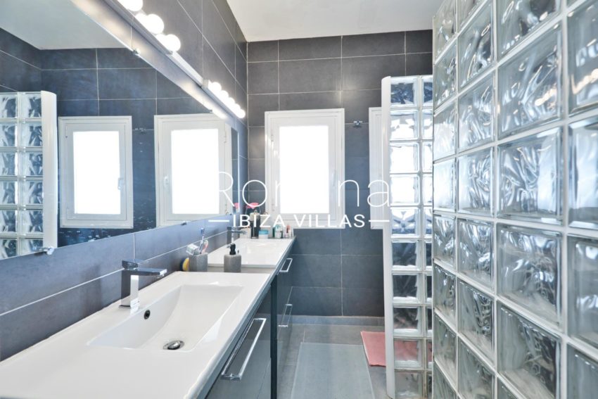 3.3 RV5132-01 CASA FICUS ROMINA IBIZA VILLAS