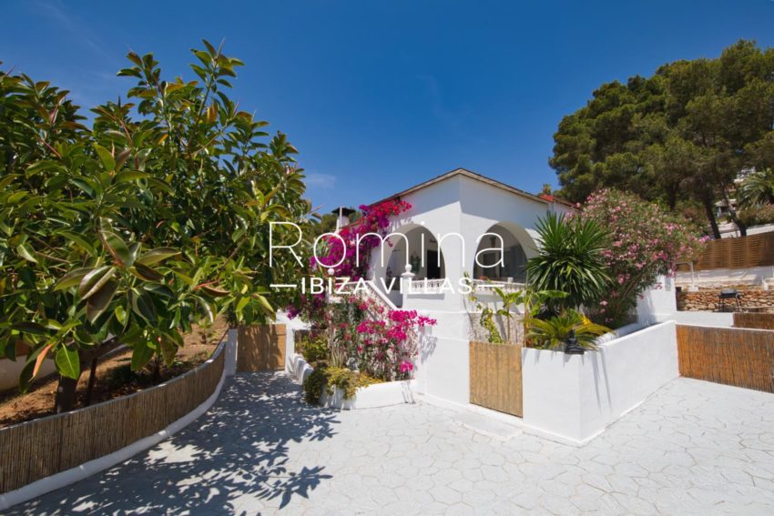 4.9.1 RV5132-01 CASA FICUS ROMINA IBIZA VILLAS