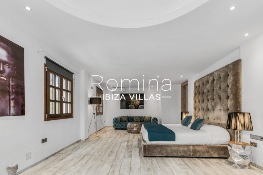 4.7 RV5144-48 Villa Allure Romina Ibiza Villas