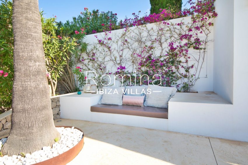 15.2 RV5153-02 Villa Can Pep Simo Romina Ibiza villas - outside chill