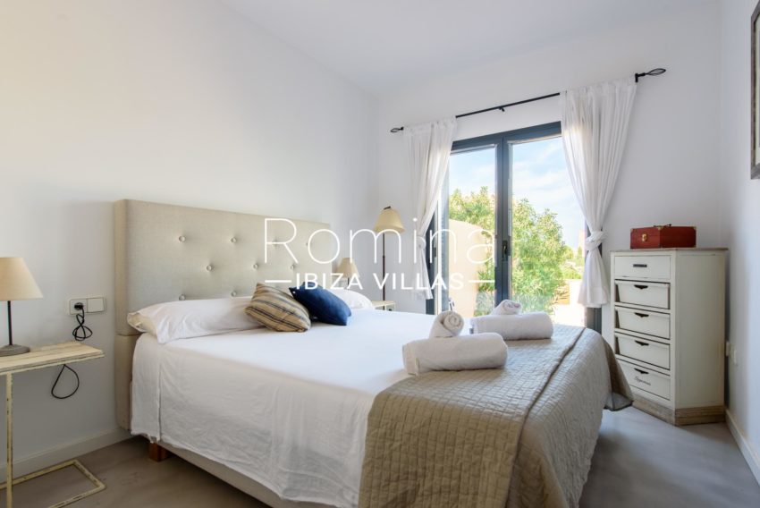 4 RV5165-71 Apartamento Es Torrent Romina Ibiza Villas