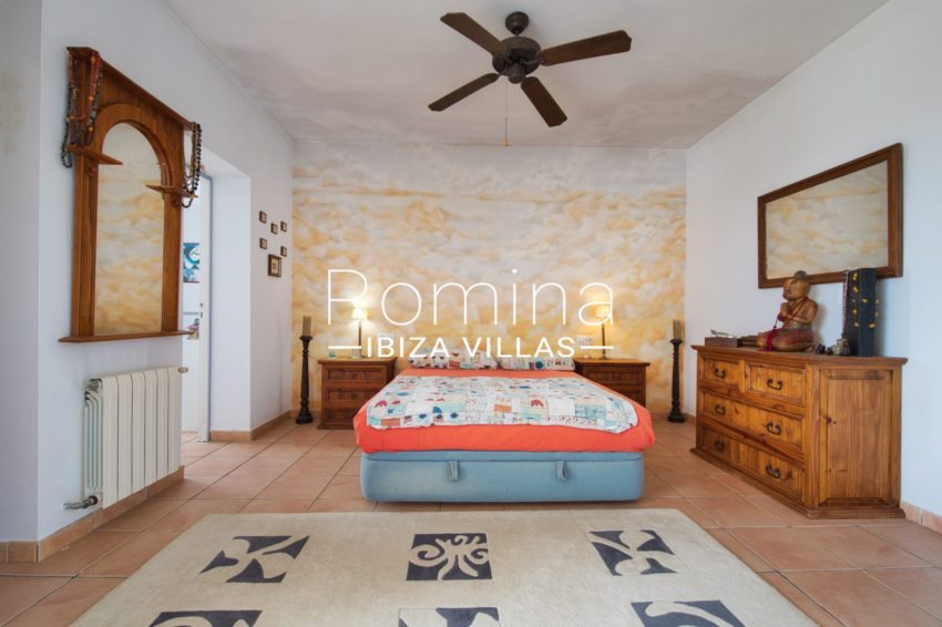 24. RV5171-01 Villa Agustí - rominas ibiza villas - master bedroom