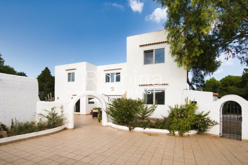 5. RV5171-01 Villa Agustí - rominas ibiza villas - fachada