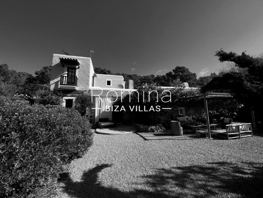 1.1.-RV5183-35 CAN LINI - romina ibiza villas - view garden