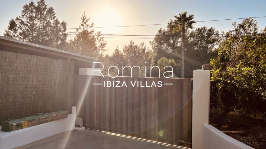 19-RV5182-45 CAN ROMEO - romina ibiza villas - porche