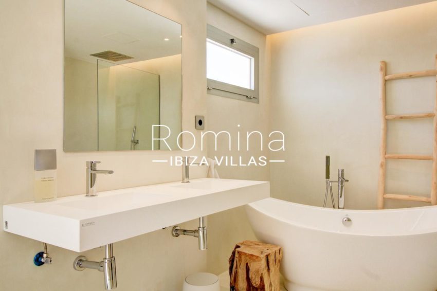 25.1-RV5180-45 Villa Menina - romina ibiza villas - bathroom