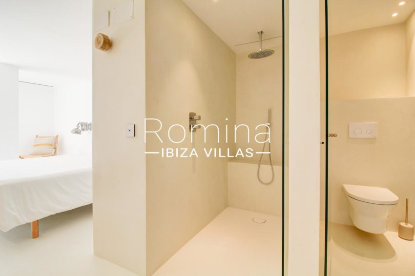 27-RV5180-45 Villa Menina - romina ibiza villas - bathroom1