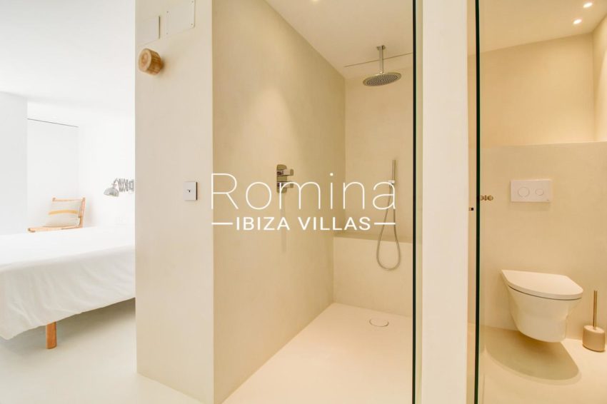 27-RV5180-45 Villa Menina - romina ibiza villas - bathroom1