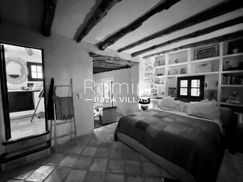 3.-RV5183-35 CAN LINI - romina ibiza villas - master bedroom