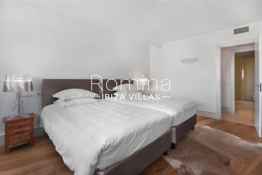 4 -RV5185-02 APTOS BAGHARI - romina ibiza villas - bedroom