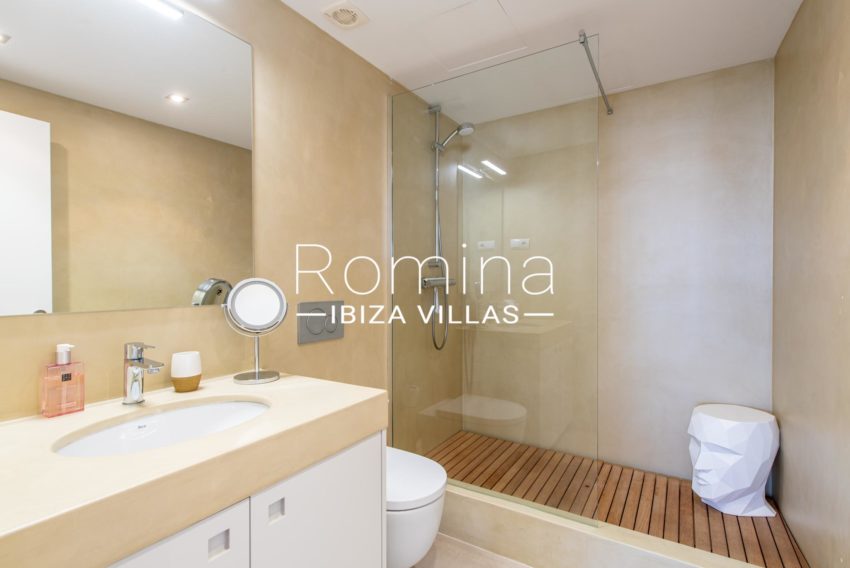 5.1 -RV5185-02 APTOS BAGHARI - romina ibiza villas - bathroom1