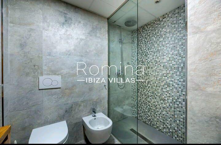 5.1.RV5184-69 PENTHOUSE PUIG - romina ibiza villas - bathroom shower