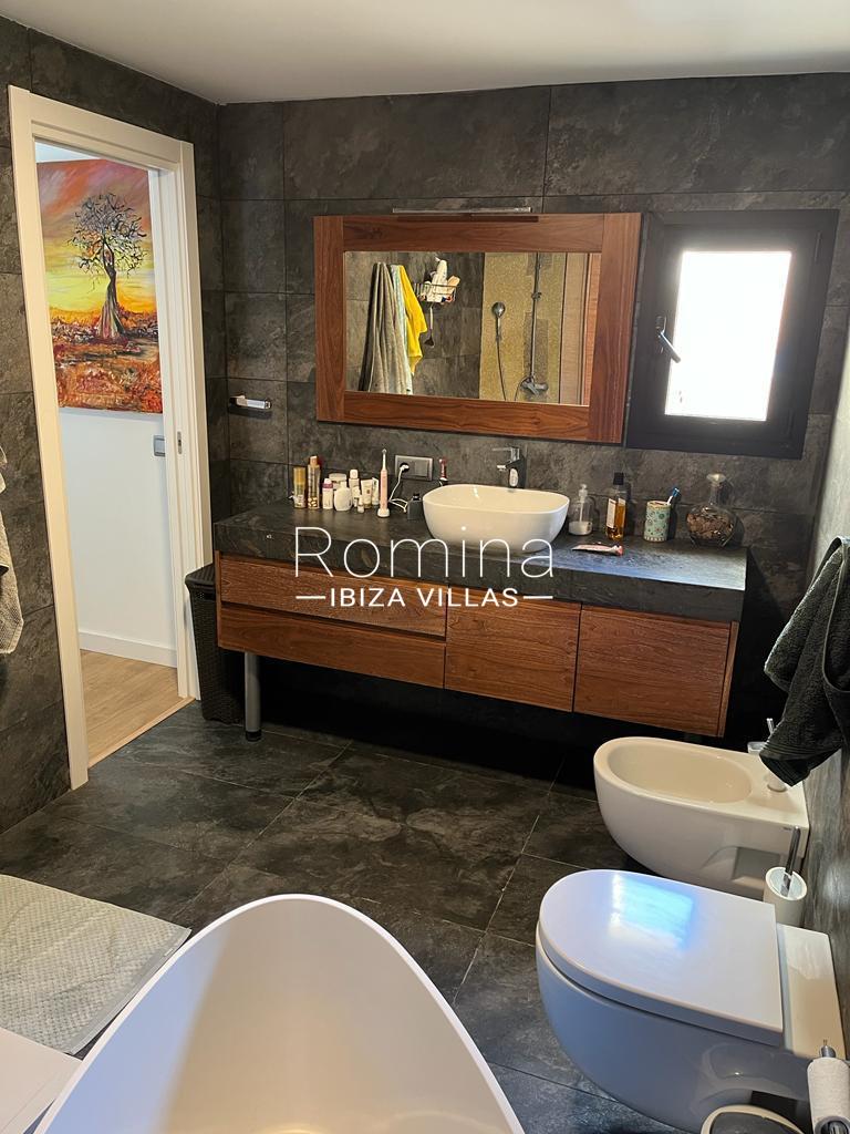 5.2.RV5184-69 PENTHOUSE PUIG - romina ibiza villas - bathroom