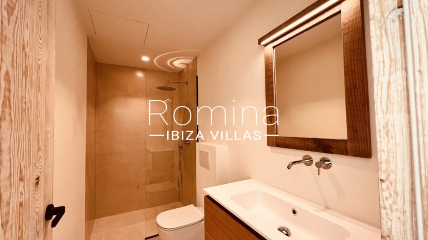 6.1-RV5182-45 CAN ROMEO - romina ibiza villas - bathroom1