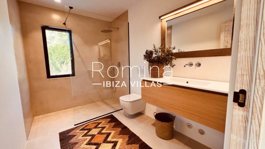 6.2-RV5182-45 CAN ROMEO - romina ibiza villas - bathroom2