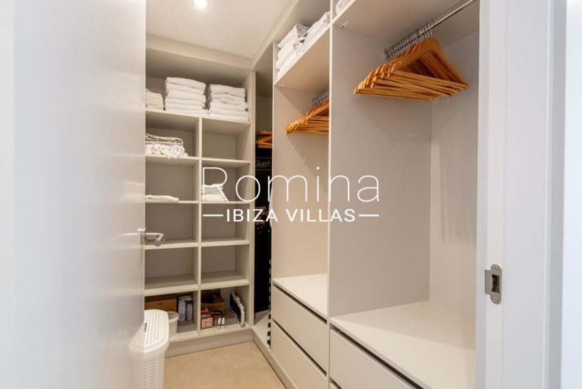 7.2 -RV5185-02 APTOS BAGHARI - romina ibiza villas - dressing1