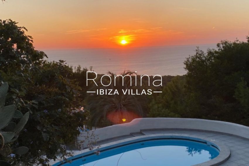 1.3 RV5192-105 VILLA ELIXIR-Romina-Ibiza-Villas & Co-cala-salada-pool-sunset-sale