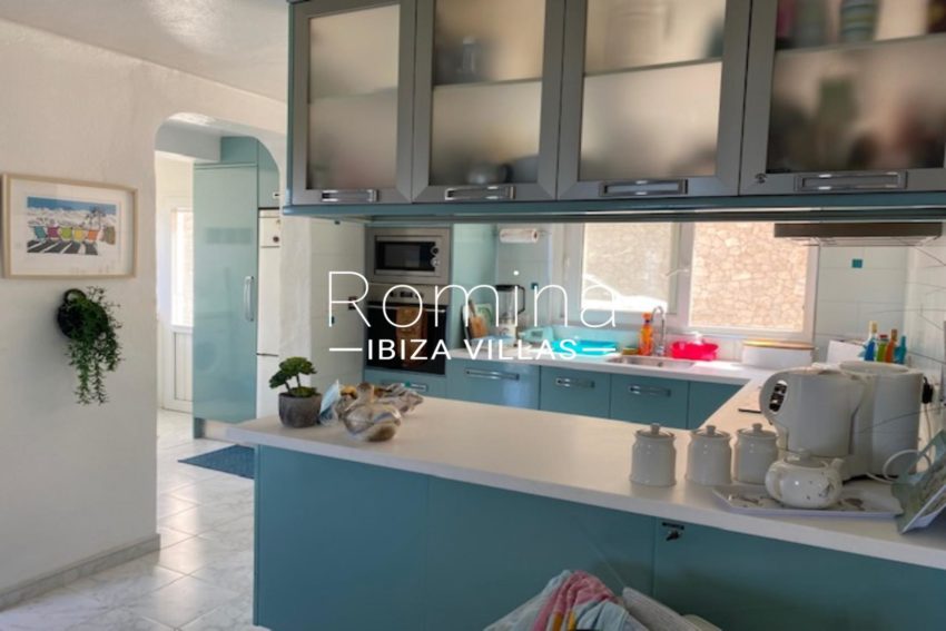 3 RV5192-105 VILLA ELIXIR-Romina-Ibiza-Villas & Co-cala-salada-kitchen-sale-villa