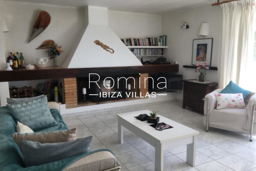 3.1 RV5192-105 VILLA ELIXIR-Romina-Ibiza-Villas & Co-cala-salada-livingroom-sale-villa