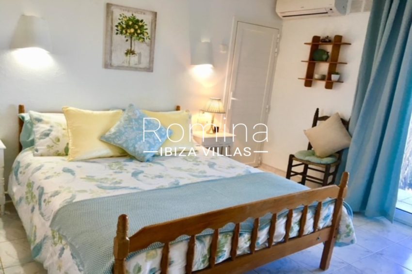 5 RV5192-105 VILLA ELIXIR-Romina-Ibiza-Villas & Co-cala-salada-double-bedroom-views