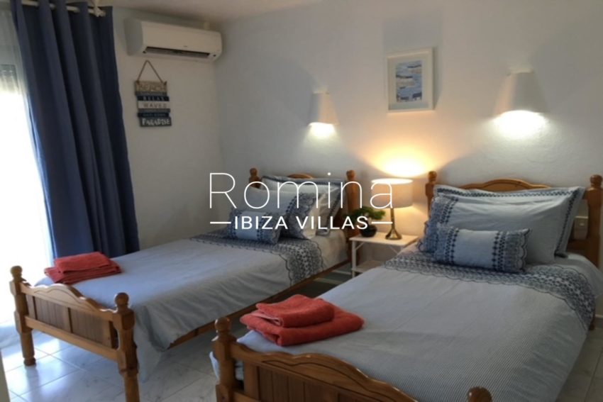 5.5 RV5192-105 VILLA ELIXIR-Romina-Ibiza-Villas & Co-cala-salada-bedroom-twins-villa-sale