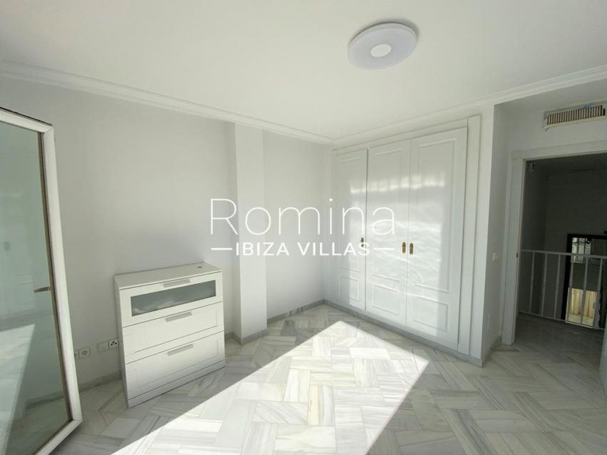 4.3 RV5198-29 ROMINA IBIZA VILLAS & CO