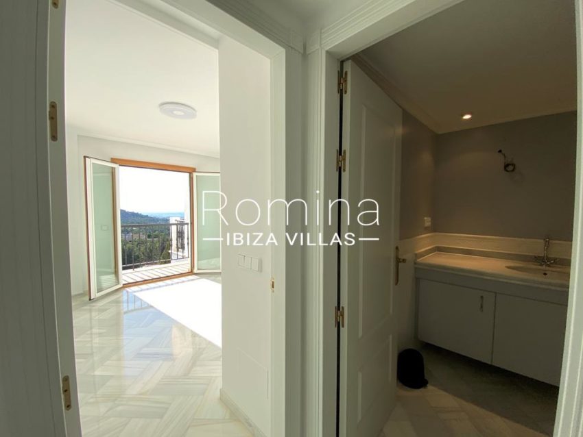 4.7 RV5198-29 ROMINA IBIZA VILLAS & CO