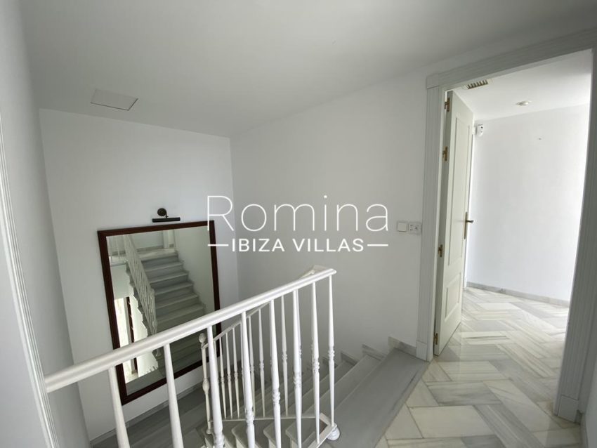 4.8 RV5198-29 ROMINA IBIZA VILLAS & CO