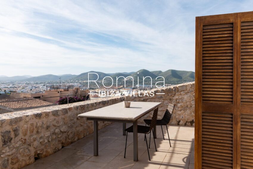 1-3 PALACIO MANESKIN ROMINA IBIZA VILLAS & CO