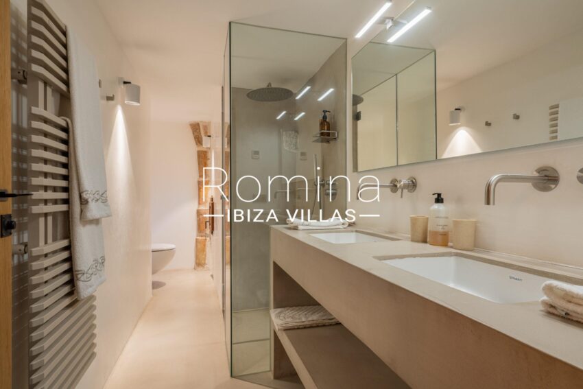 5-10 PALACIO MANESKIN ROMINA IBIZA VILLAS & CO