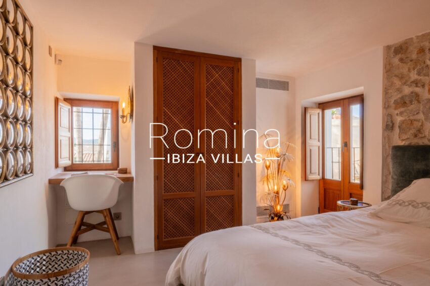 5-12 PALACIO MANESKIN ROMINA IBIZA VILLAS & CO