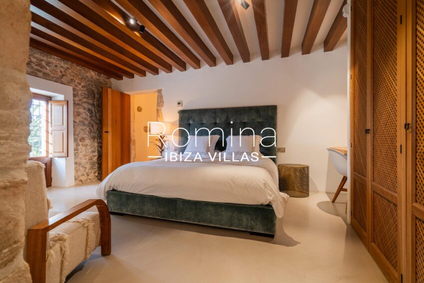 5-15 PALACIO MANESKIN ROMINA IBIZA VILLAS & CO