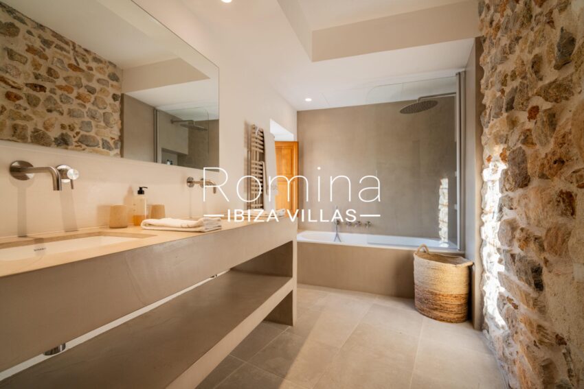 5-16 PALACIO MANESKIN ROMINA IBIZA VILLAS & CO