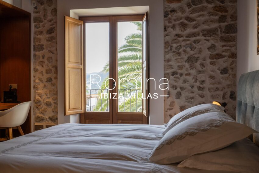 5-19 PALACIO MANESKIN ROMINA IBIZA VILLAS & CO