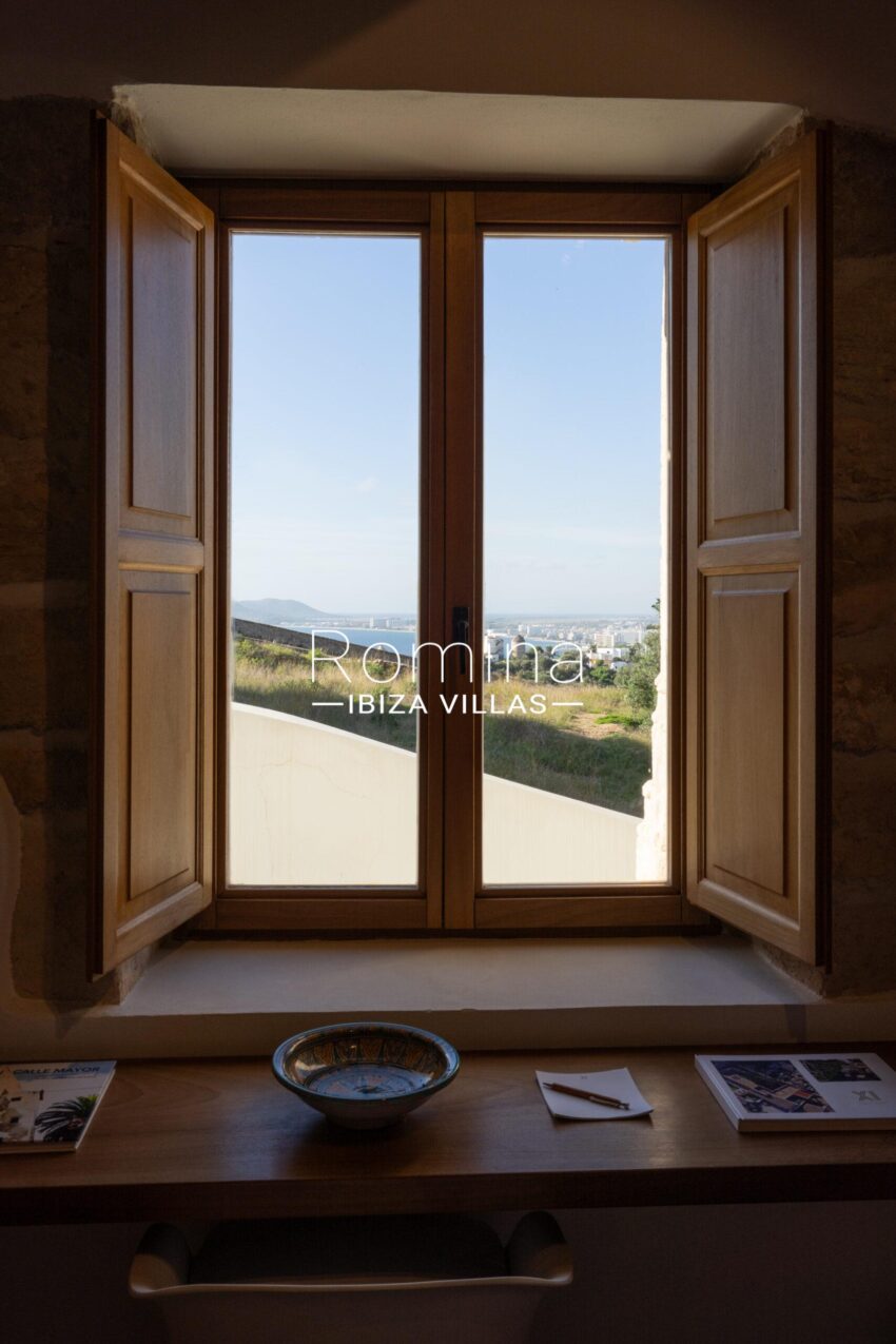 5-2-PALACIO MANESKIN ROMINA IBIZA VILLAS & CO