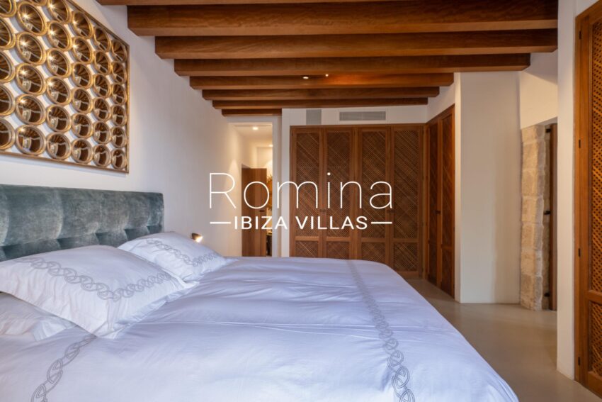 5-3 PALACIO MANESKIN ROMINA IBIZA VILLAS & CO